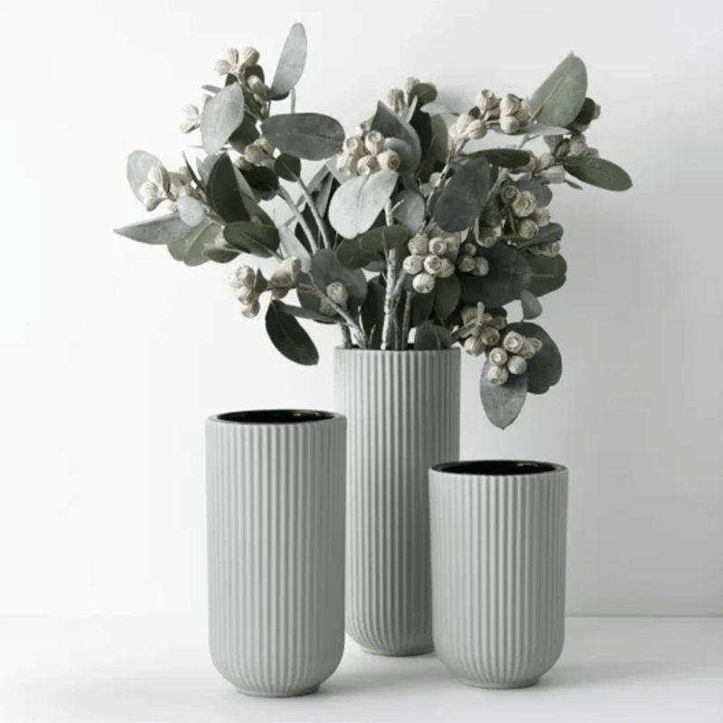Annix vase light grey in three sizes with leave arrangement